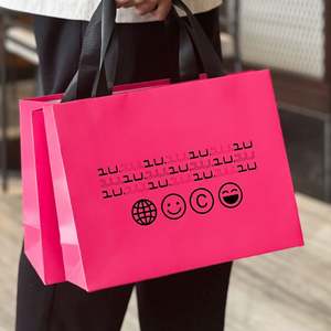 Bolsas de Regalo de Papel Reciclables con Logotipo Personalizado, Bolsas de Compras de Lujo en Rosa y Blanco con Asas de Listón - Product Image 1