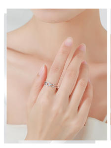 ชุดแหวนและต่างหูเงินแท้ S925 ดีไซน์โปร่ง - เรียบง่ายและสง่างาม เหมาะเป็นของขวัญรับปริญญาหรือของขวัญวันวาเลนไทน์สำหรับสาวๆ - Product Image 6