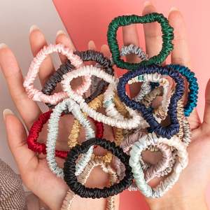 Chouchous en Soie de Mûrier 100% Naturelle, Élastiques Fins pour Cheveux Femme, Bandeaux Élastiques en Soie Pure de 1CM - Product Image 1