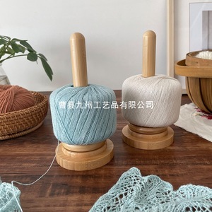 Soporte de hilo de madera para escritorio, soporte giratorio de 360 grados, estilo minimalista, estante de almacenamiento de hilo para tejer, ganchillo y manualidades. - Product Image 1