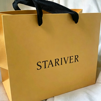 Sac cadeau en papier mat jaune chaud avec poignée en ruban noir, logo imprimé personnalisé, sac de shopping de luxe pour boutique