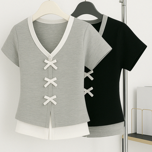 Camisetas de algodón de tendencia caliente para mujer Camiseta transpirable ajustada deportiva de manga corta con cuello en V y logotipo personalizado con lazo - Product Image 3