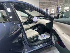 Auto usate Xia omi YU7 modello 2025, caratterizzato da una lunga durata della batteria e prestazioni eccellenti, con versione MAX a quattro ruote motrici - Product Image 5