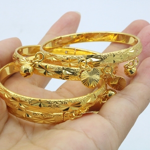 Braccialetto Trendy per Bambini in Rame Placcato Oro, Ipoallergenico, <span class=keywords><strong>con</strong></span> Stella Intagliata e Campanellini a Cuore - Product Image 4