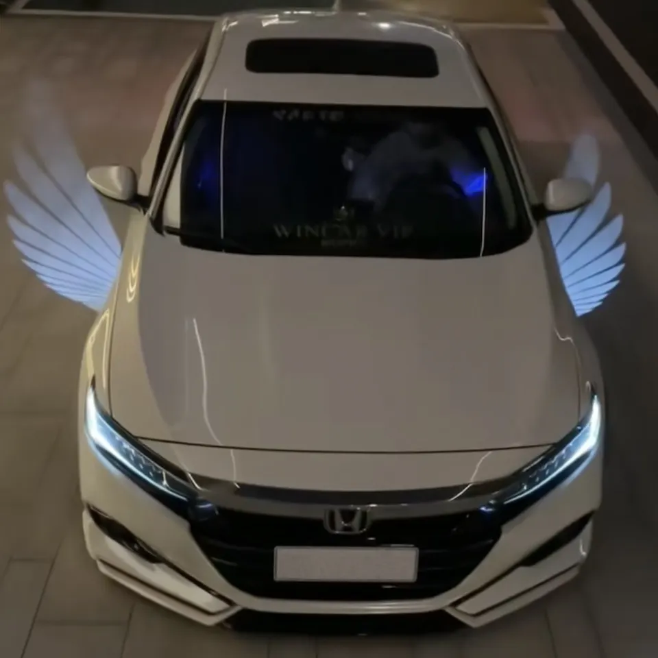 ไฟส่องพรมรถยนต์ทั่วไปสำหรับ BMW Audi Toyota Tesla Angel Wing แสงฉายกระจกมองหลัง