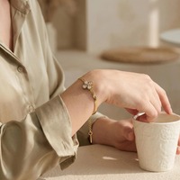 Bracelet trèfle à quatre feuilles pour femme ZG avec charm fleur délicat en acier inoxydable plaqué or 18 carats