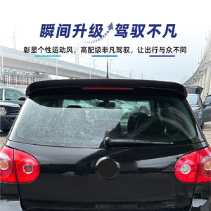 สปอยเลอร์หลังรถยนต์ Volkswagen Golf Mk5 สีดำเงา ลายคาร์บอนไฟเบอร์ วัสดุ ABS ทรง Ducktail ปี 2003-2008 - Product Image 3