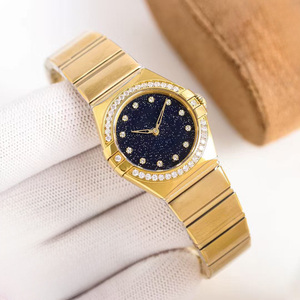 Orologio da donna al quarzo di design, di alta qualità, con lunetta intarsiata di diamanti, stile stella, in acciaio inossidabile e pelle, sportivo ed elegante. - Product Image 4