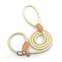 Laisse pour chien en nylon solide, écologique, très résistante, style simple mains libres avec anneau métallique et détails en cuir