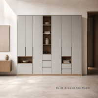 Armoire modulaire gris clair GoldenHome |   Portes à cadre étroit |   Poignées noires |   Étagères ouvertes à LED |   Meubles suspendus et tiroirs