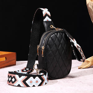 Sac de poitrine décontracté pour femme de style européen et américain, rétro, brodé, bandoulière, chic bohème, disponible pour - Product Image 1