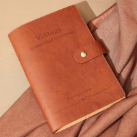 Carnet à anneaux vintage personnalisé en cuir PU marron souple, format A5, avec boucle pour stylo, idéal pour le bureau et la planification.