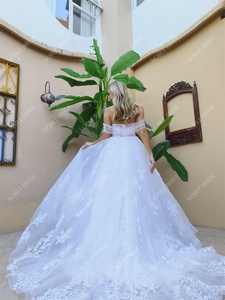 Abito da Sposa Noble Bride Ultimo Modello con Spalle Scoperte in Pizzo e Tulle con Lungo Mantello 2024 - Product Image 5
