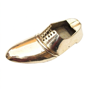 Cenicero Decorativo Clásico Ecológico de Latón en Forma de Zapato para Restaurantes, Hoteles y Cafeterías - Product Image 1