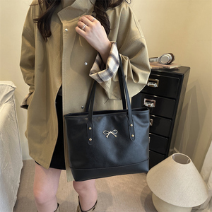 Sac fourre-tout de luxe <span class=keywords><strong>bicolore</strong></span> pour femme, sac à bandoulière élégant avec nœud, sac à main haut de gamme pour le bureau et les affaires 2026 - Product Image 2