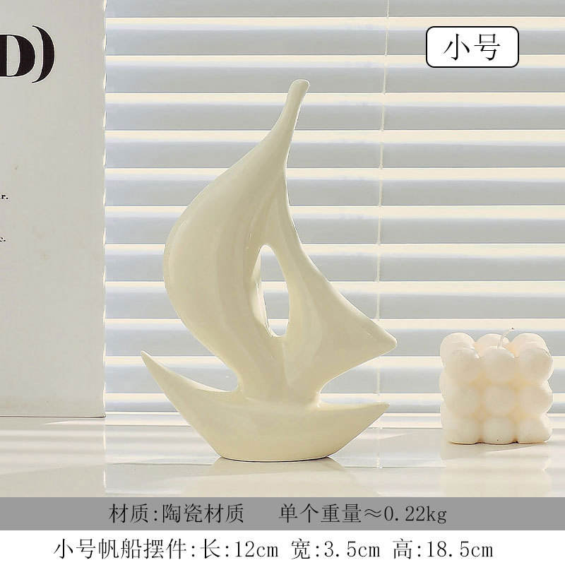 เรือใบสีขาวขนาดเล็กสำหรับตกแต่ง