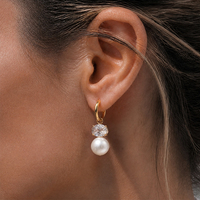 Boucles d'oreilles créoles ovales J&D Jewelry en acier inoxydable plaqué or 18 carats, étanches, avec zircone blanche et perle de verre, pour femme, cadeau