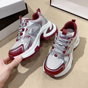 Chaussures de marche et de course légères pour femmes toutes saisons avec semelle en caoutchouc épaisse, design en maille respirante, tige en PU, confort décontracté - Product Image 3