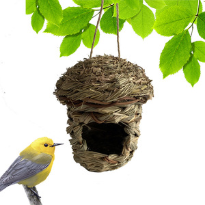 Nid d'oiseau tissé à la main 14x10cm en herbe, décoration de jardin extérieur pour oiseaux - Product Image 1