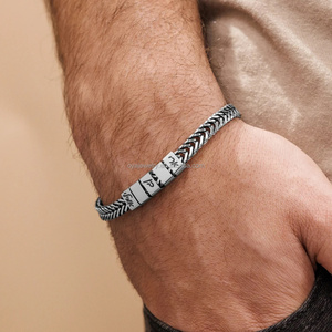 <span class=keywords><strong>OYA</strong></span> Nuovo Bracciale alla Moda con Nome Personalizzato Inciso, Gioiello da Polso per Uomo in Acciaio Inossidabile Placcato Oro 18K, Bracciale Retrò con Catena a Coda di Volpe - Product Image 4