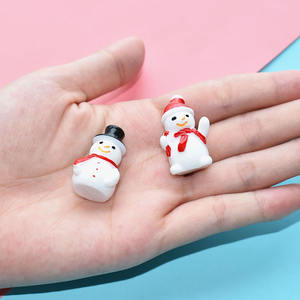 Nuevas y Lindas Figuras Decorativas de Resina de Muñecos de Nieve Navideños, Adorno Navideño en Miniatura - Product Image 3