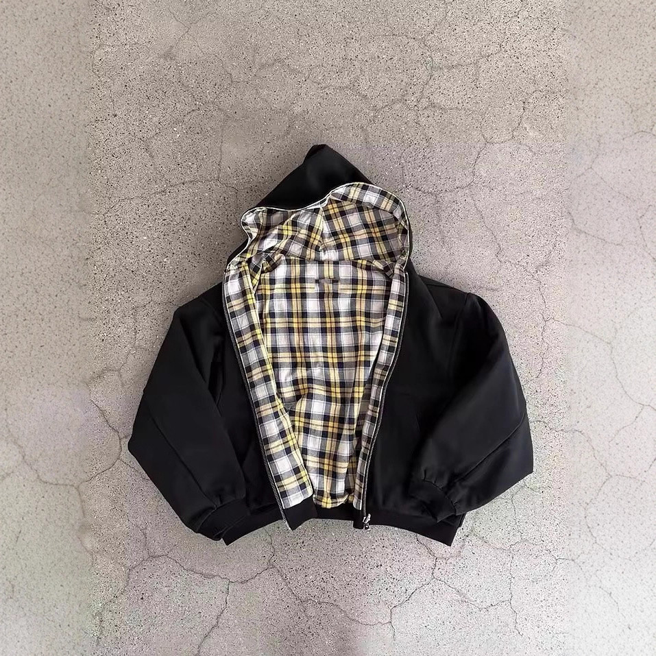 Felpa con cappuccio nera con cerniera