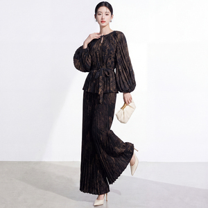 Ensemble deux pièces pour femme, style décontracté et professionnel, comprenant un manteau plissé uni en maille et un pantalon droit longueur cheville, respirant - Product Image 4