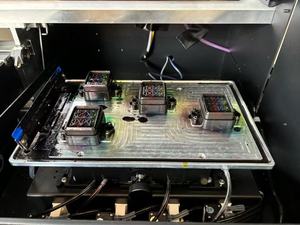 Impresora ecológica grande de 3.2m (10 pies) con 4 cabezales XP600 para exteriores, para imprimir pancartas flexibles y carteles con tinta de inyección. - Product Image 2