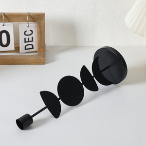 Candelabro Retro Personalizado de Hierro con Base Negra y Plateada, Ecológico, Duradero, Decoración para el Hogar, Portavelas Cónicas Doradas - Product Image 3