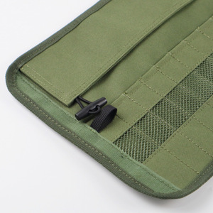 Ensemble de couverts de camping portable pour 4 personnes, couteau, fourchette, cuillère et baguettes en acier inoxydable, dans un étui enroulable vert olive - Product Image 4