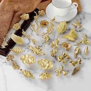 Lazo de latón nórdico con mango creativo de flores de ciruelo, pomo de un solo orificio para armario, ropa, cajón, Nube de <span class=keywords><strong>la</strong></span> suerte, cobre puro, muestra gratis - Product Image 3