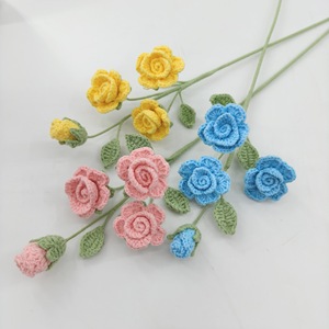 Nuevas Flores de Rosa Tejidas a Mano con Múltiples Cabezas para Decoración de Jarrones en el Hogar, Hechas a Mano con Hilo de Lana, para San Valentín, Graduación, Navidad - Product Image 2