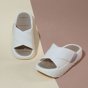 Sandales à semelle épaisse en EVA pour femmes, à bout ouvert, confortables, pour l'été et la maison - Product Image 3