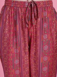 Kurta de lentejuelas regulares bordadas con motivos étnicos para mujer con pantalones y con Dupatta - Product Image 6