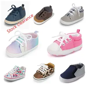 Liquidation de stock MIX taille et couleur toile Sport semelle souple anti-dérapant nouveau-né enfant en bas âge extérieur Sneaker bébé garçon chaussures