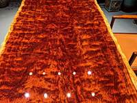 Live-Edge Bubinga Tischplatte