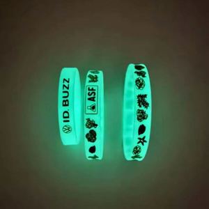 Bracelet en silicone personnalisé avec logo, fin, en caoutchouc, lumineux dans le noir, promotionnel – Ventes Flash - Product Image 3