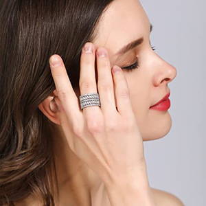Anello da Donna Q031 in Oro Bianco con Diamante Taglio Brillante Rotondo Colore G Naturale Anello di Fidanzamento di Lusso - Product Image 6