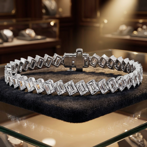 Bracelet tennis élégant en or blanc avec diamants taillés en step-cut |   Bijoux fins de designer moderniste, souvenir de mariage chic - Product Image 1