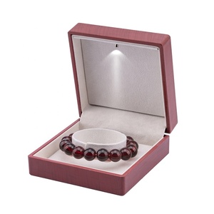 Bague de luxe personnalisée en forme de carré, pendentif en jade, emballage avec lumière led, bouton ABS, boîte à bijoux, boîte à bracelets - Product Image 5