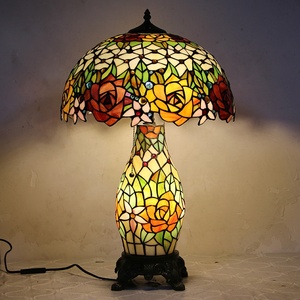 Lampada da Tavolo Classica Europea Mediterranea LongHuiJing, Ecologica, Flessibile e Regolabile, con <span class=keywords><strong>Paralume</strong></span> in Vetro Colorato Rosa, LED AC - Product Image 2