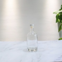 Vente en gros petit vin de vodka 100ml 200ml 380ml 500ml boisson transparente scellée avec couvercle bouteille vide en verre