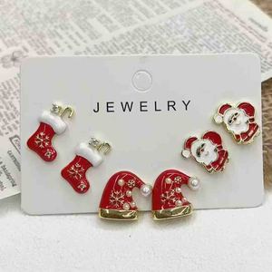 Ensemble de boucles d'oreilles en cuivre sur le thème de Noël IPMIN - Boîte cadeau en émail avec arbre de Noël et boucles d'oreilles à clous en forme de mitaines pour les fêtes - Product Image 4