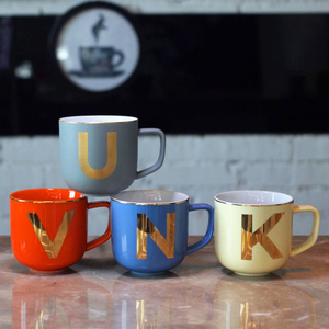 Taza <span class=keywords><strong>de</strong></span> <span class=keywords><strong>Café</strong></span> <span class=keywords><strong>de</strong></span> Cerámica con Letra Dorada y Logotipo Personalizado, Taza <span class=keywords><strong>de</strong></span> Porcelana con Iniciales Personalizadas <span class=keywords><strong>de</strong></span> 350 ml, Apta para Lavavajillas y Microondas, Reutilizable para el Hogar o Cafetería - Product Image 4