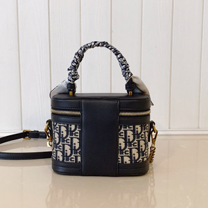 Sac à main carré élégant pour femme. Avec fermeture éclair. Fabriqué en matériau PU de haute qualité. - Product Image 6