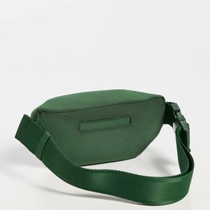 กระเป๋าคาดเอวแบบซิปกันน้ำน้ำหนักเบาสีเขียวเข้มพิเศษ ขนาดจัมโบ้  วัสดุนีโอพรีน  มีช่องใส่บัตร 3 ช่อง เหมาะสำหรับวิ่งและเล่นกีฬา ใช้ได้ทั้งผู้ชายและผู้หญิง - Product Image 3