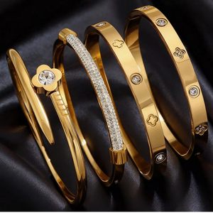 Pulsera Resoul Pvd Gold Nail Clover de acero inoxidable 316l para mujer, con diamantes, ajustable, para fiesta. - Product Image 1
