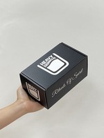 Boîte cadeau d'expédition noire de qualité supérieure imprimée avec logo personnalisé et conception emballage en carton et papier kraft jouets sexuels pour hommes