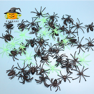 Décorations d'Halloween en plastique phosphorescentes Fankasi pour maison hantée, salle d'évasion et aménagement de lieux. - Product Image 1