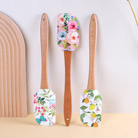 Spatule en silicone d'impression drôle avec manche en bois grattoir de mélange à motif de fleurs pour la cuisson des sauts
